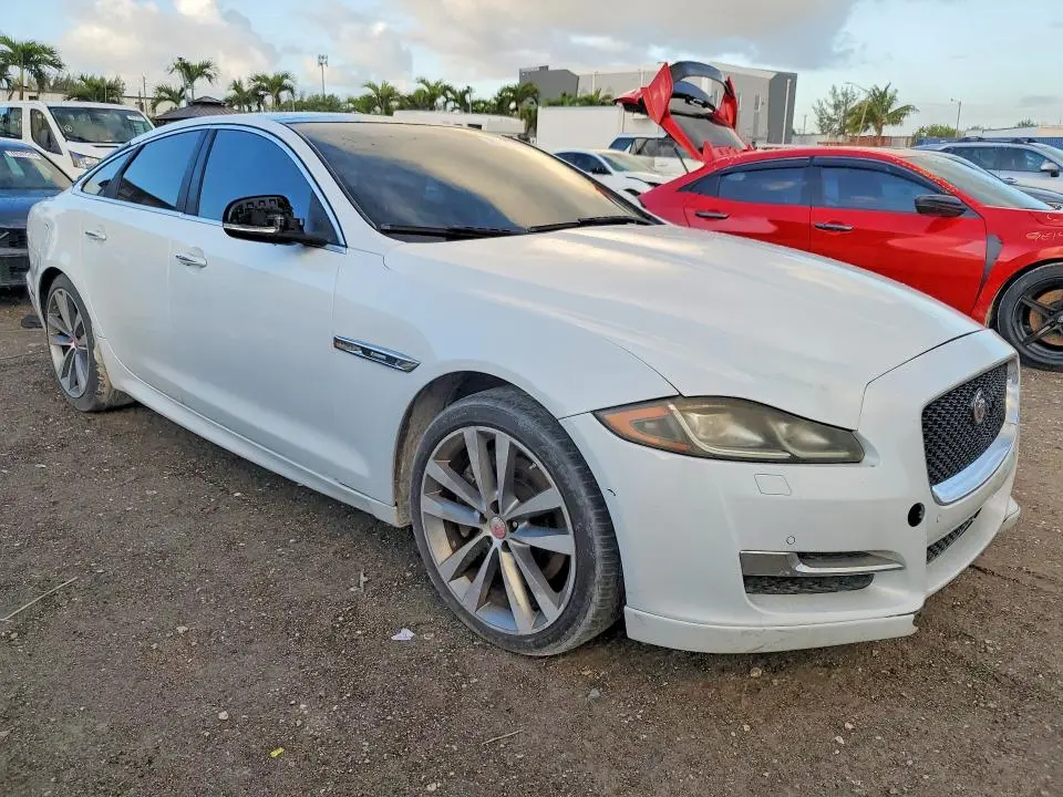 2016 JAGUAR XJ   