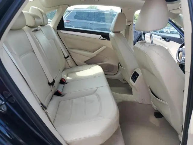 2013 VOLKSWAGEN PASSAT SE  