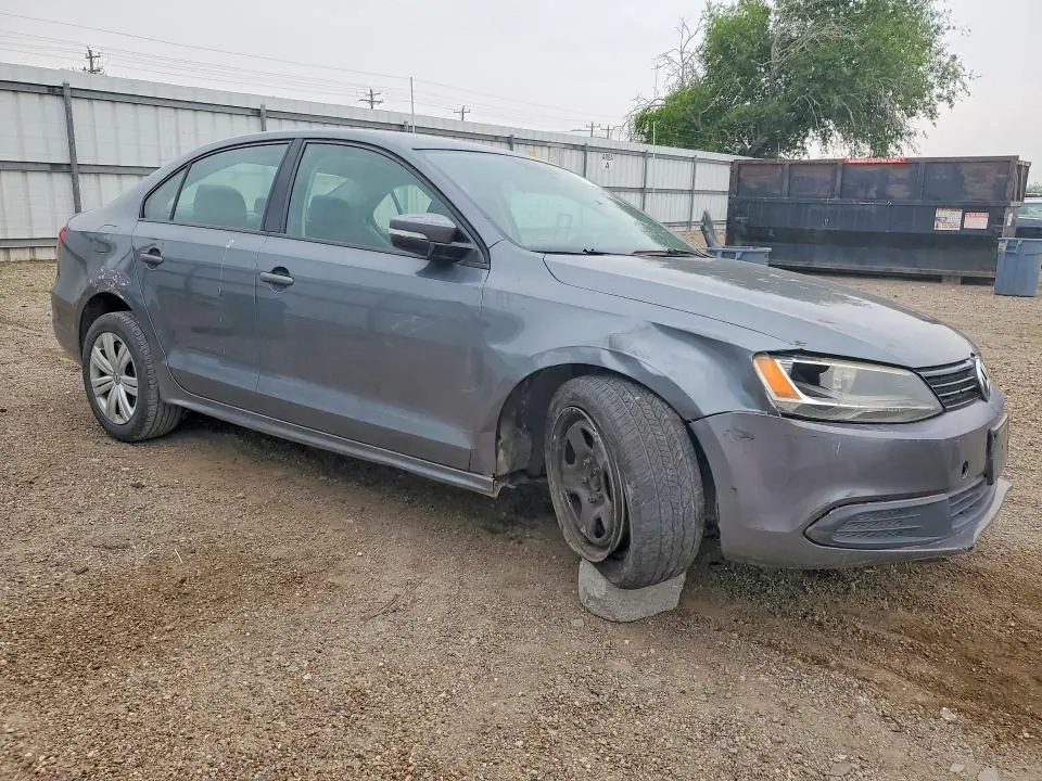 2011 VOLKSWAGEN JETTA SE  