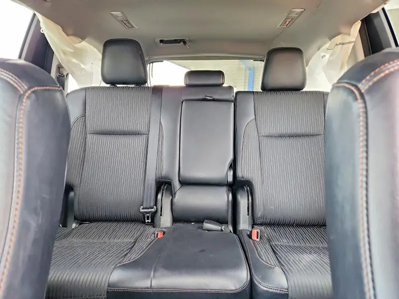 2017 TOYOTA HIGHLANDER LE PLUS  