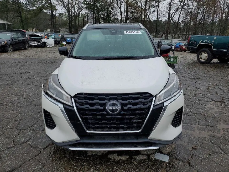 2022 NISSAN KICKS SV  