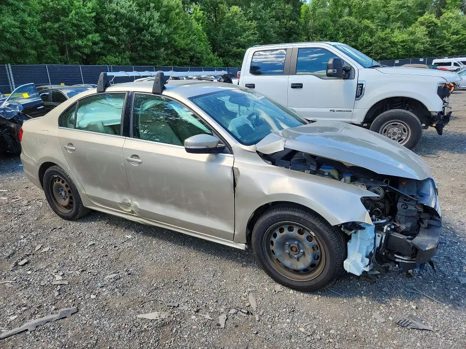 2013 VOLKSWAGEN JETTA SE  