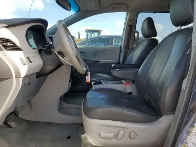 2014 TOYOTA SIENNA LE  