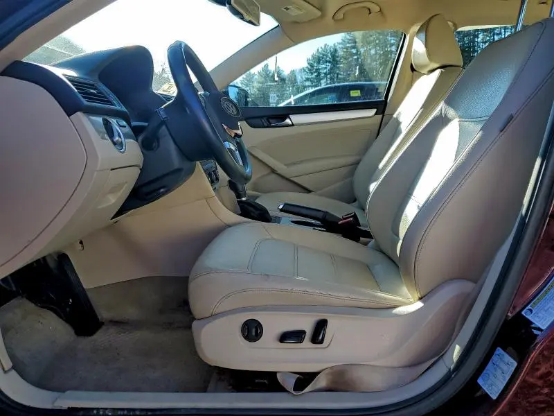 2013 VOLKSWAGEN PASSAT SE  