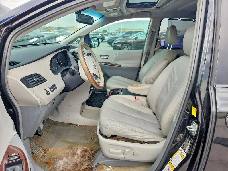 2011 TOYOTA SIENNA XLE 8-PASSENGER  
