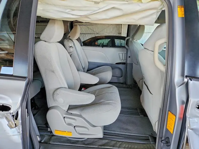2014 TOYOTA SIENNA LE  