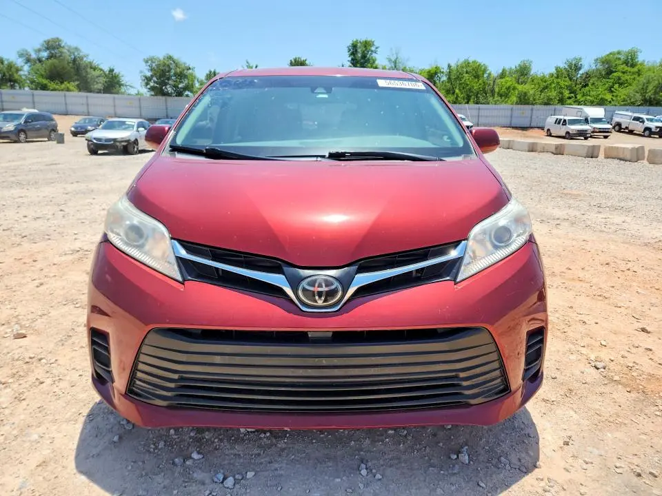 2019 TOYOTA SIENNA LE  