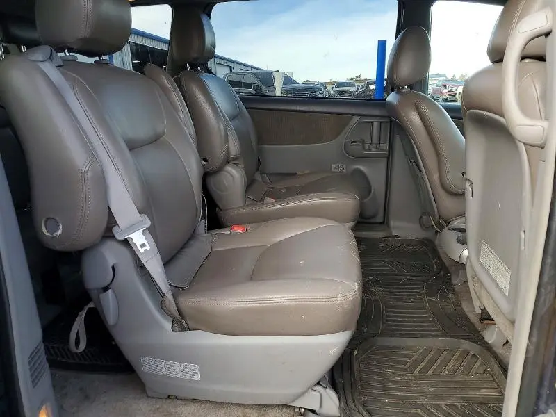 2010 TOYOTA SIENNA   
