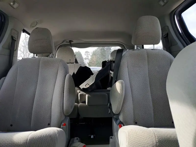 2013 TOYOTA SIENNA LE  