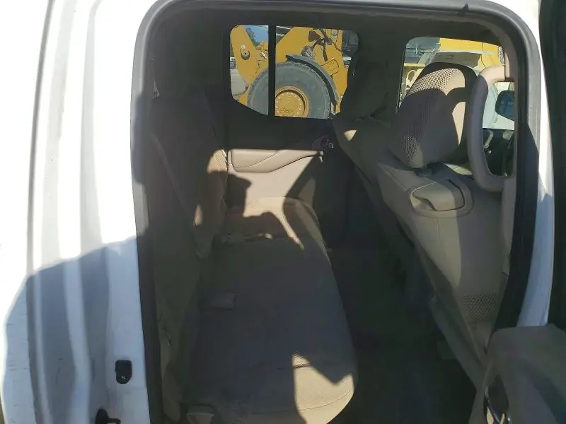 2011 NISSAN FRONTIER S  