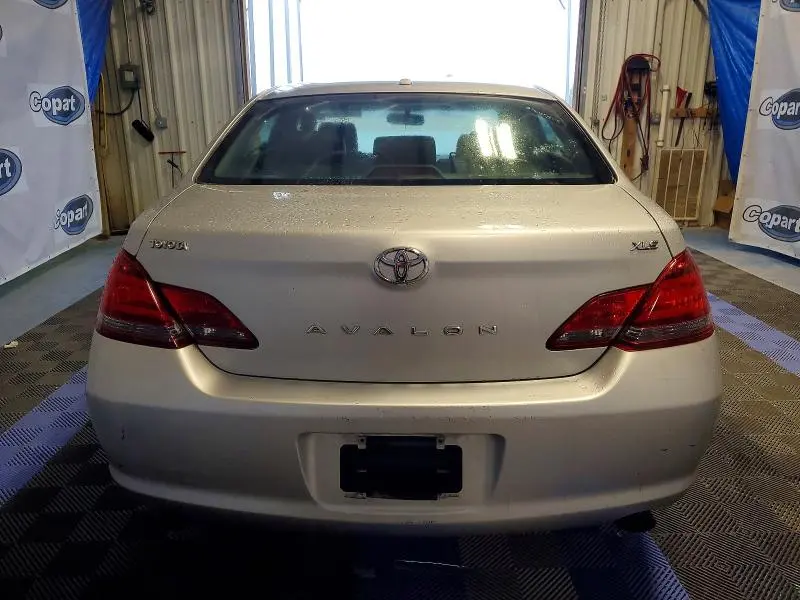 2010 TOYOTA AVALON XL  