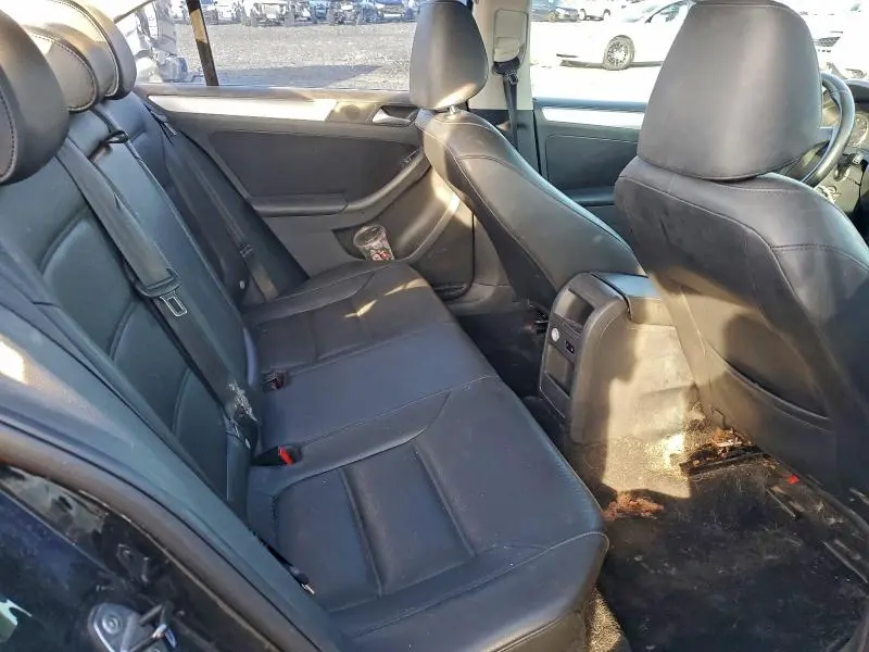 2013 VOLKSWAGEN JETTA SE  