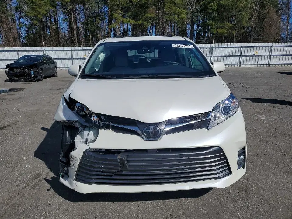 2020 TOYOTA SIENNA XLE 8-PASSENGER  