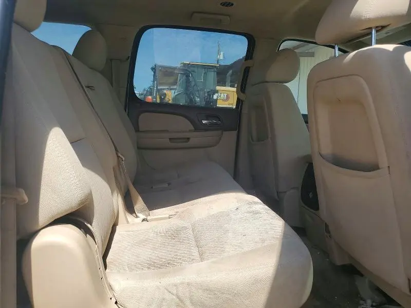 2011 CHEVROLET SUBURBAN C1500 LS  