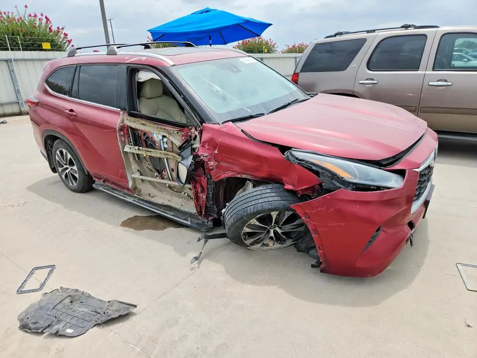 2021 TOYOTA HIGHLANDER XLE  