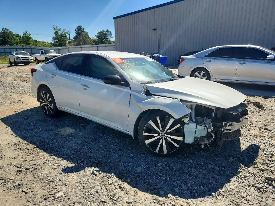 2019 NISSAN ALTIMA SR  