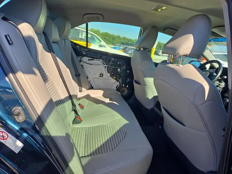 2018 TOYOTA CAMRY SE  