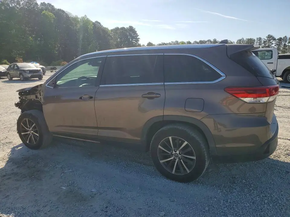 2019 TOYOTA HIGHLANDER XLE  