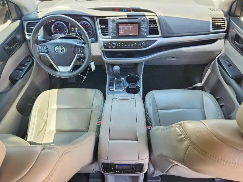 2019 TOYOTA HIGHLANDER LE  