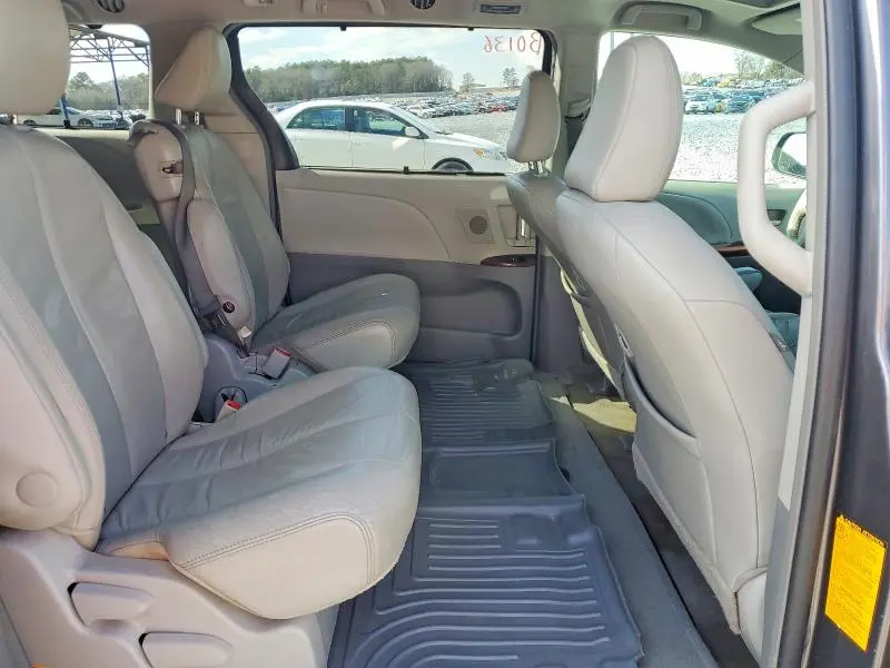 2013 TOYOTA SIENNA XLE 8-PASSENGER  