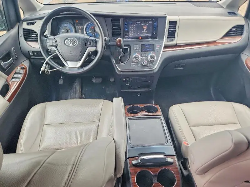 2015 TOYOTA SIENNA LIMITED PREMIUM 7-PASSENGER  
