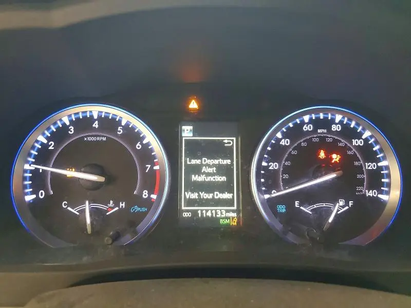 2019 TOYOTA HIGHLANDER SE  