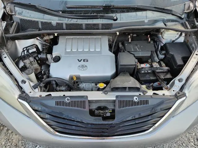 2011 TOYOTA SIENNA LE  