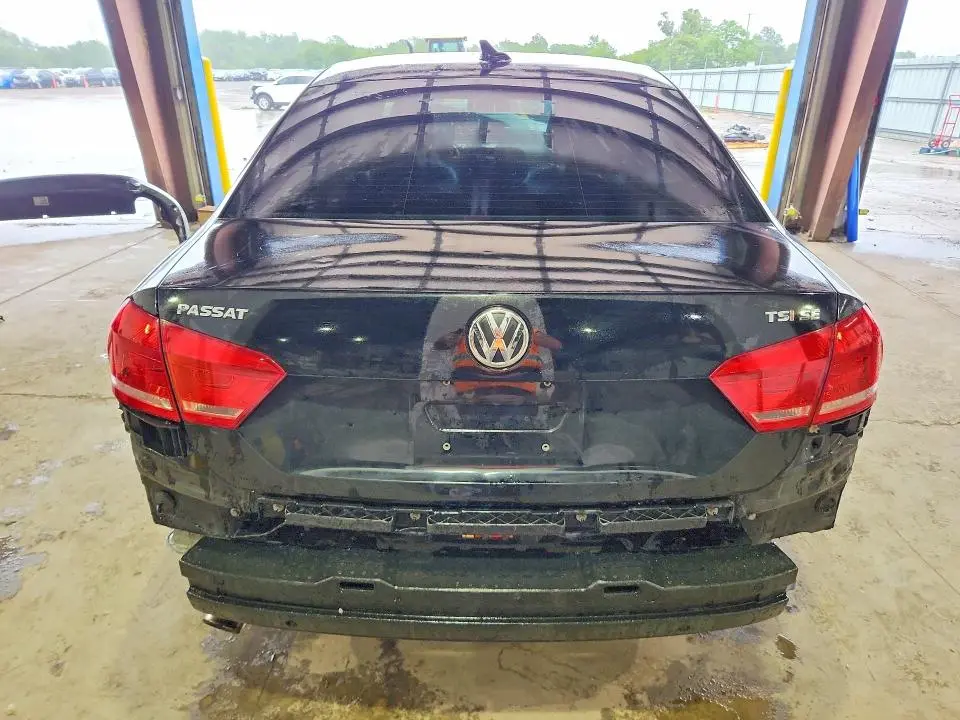 2015 VOLKSWAGEN PASSAT SE  