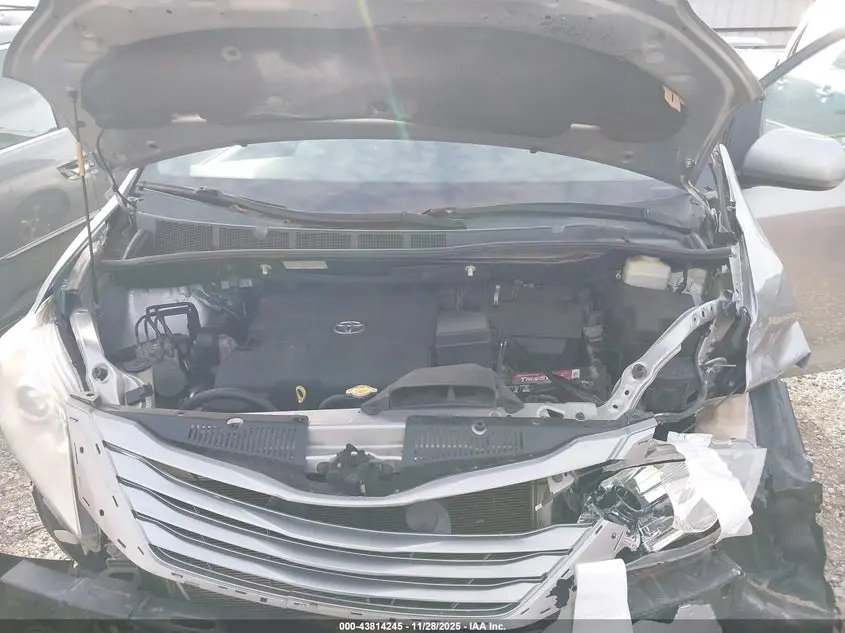 2015 TOYOTA SIENNA LE 8 PASSENGER