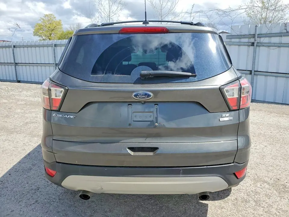 2017 FORD ESCAPE SE  