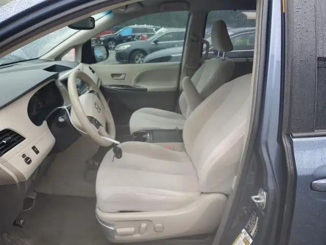 2013 TOYOTA SIENNA LE  