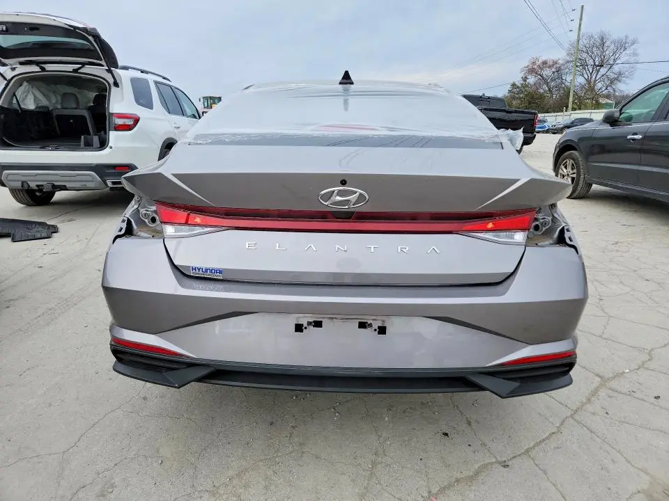 2023 HYUNDAI ELANTRA SE  