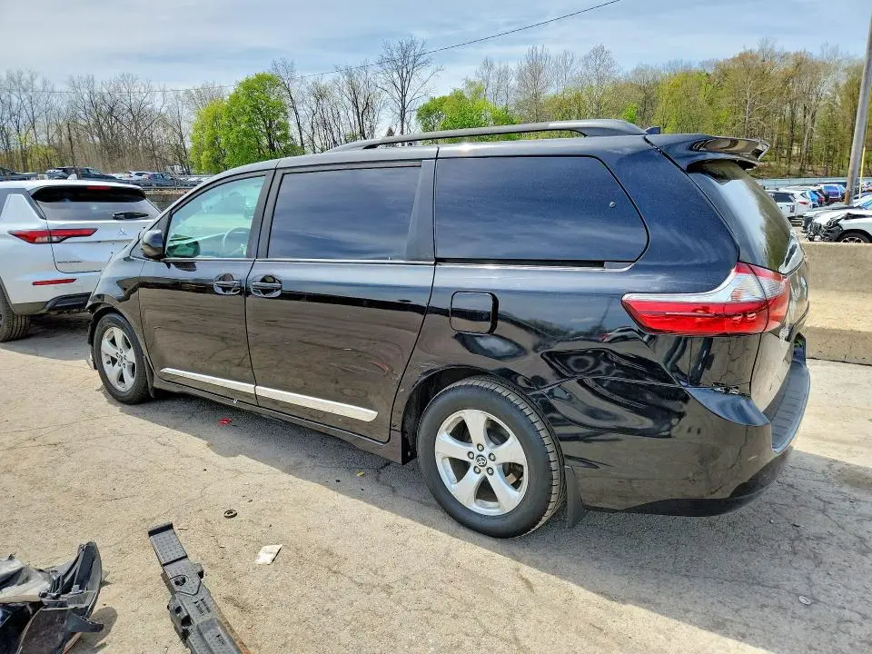 2020 TOYOTA SIENNA LE  