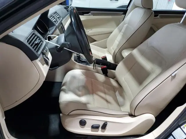 2017 VOLKSWAGEN PASSAT SE  