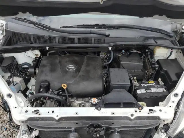 2018 TOYOTA SIENNA XLE