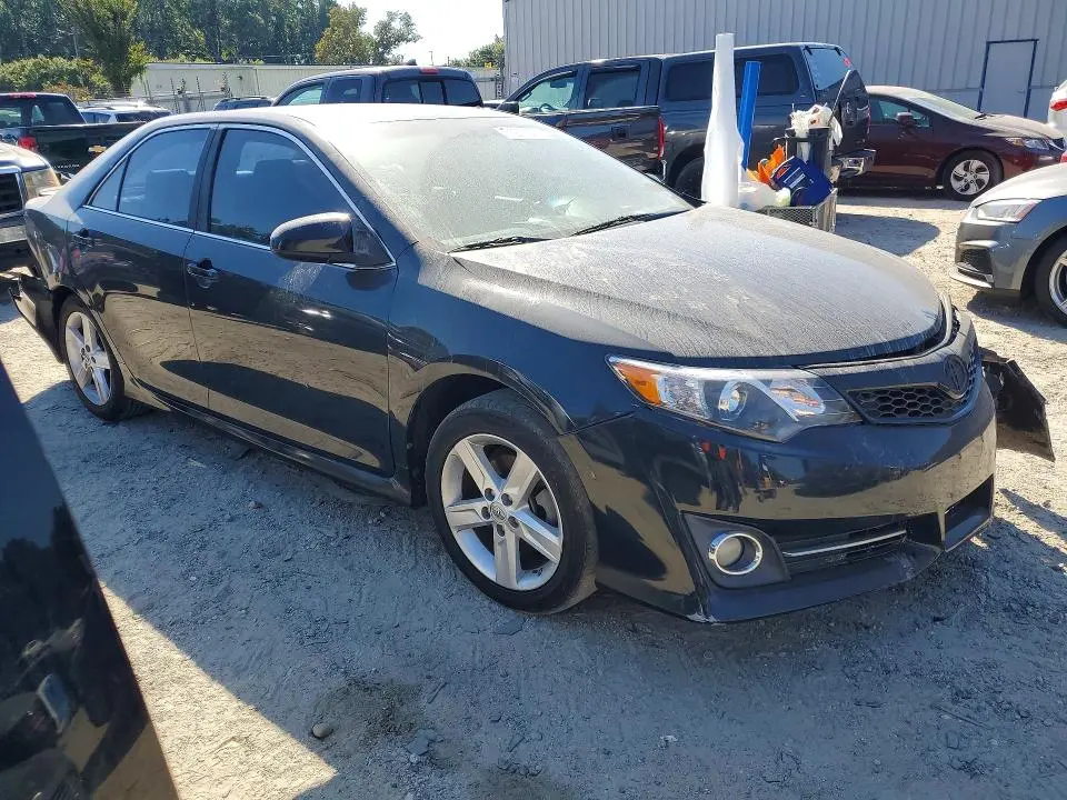 2014 TOYOTA CAMRY SE  