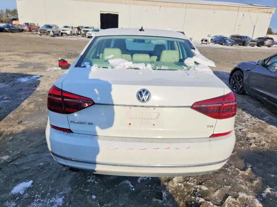 2017 VOLKSWAGEN PASSAT SE  