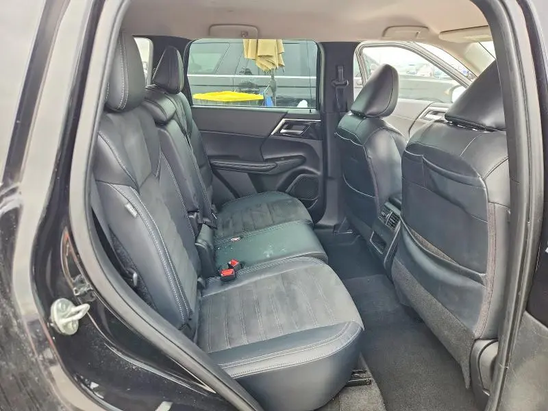 2022 MITSUBISHI OUTLANDER SE  