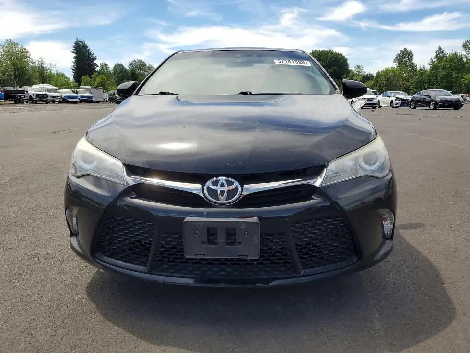 2017 TOYOTA CAMRY SE  