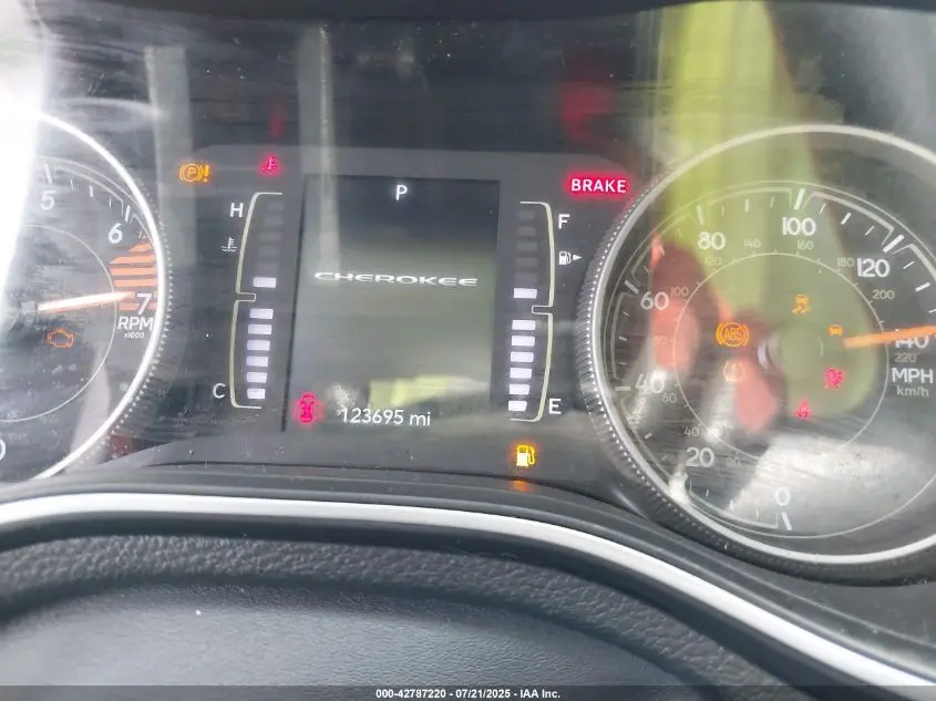2019 JEEP CHEROKEE LATITUDE FWD