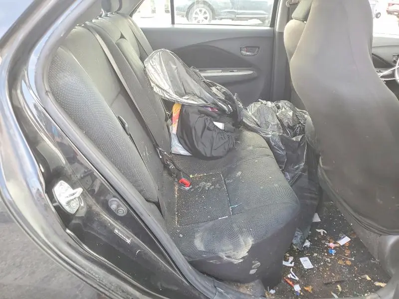 2010 TOYOTA YARIS BASE  