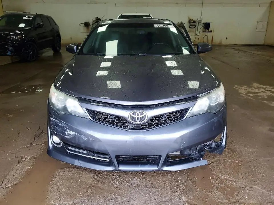 2014 TOYOTA CAMRY SE  