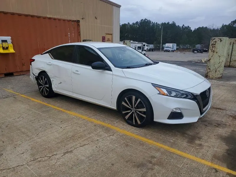 2021 NISSAN ALTIMA SR  