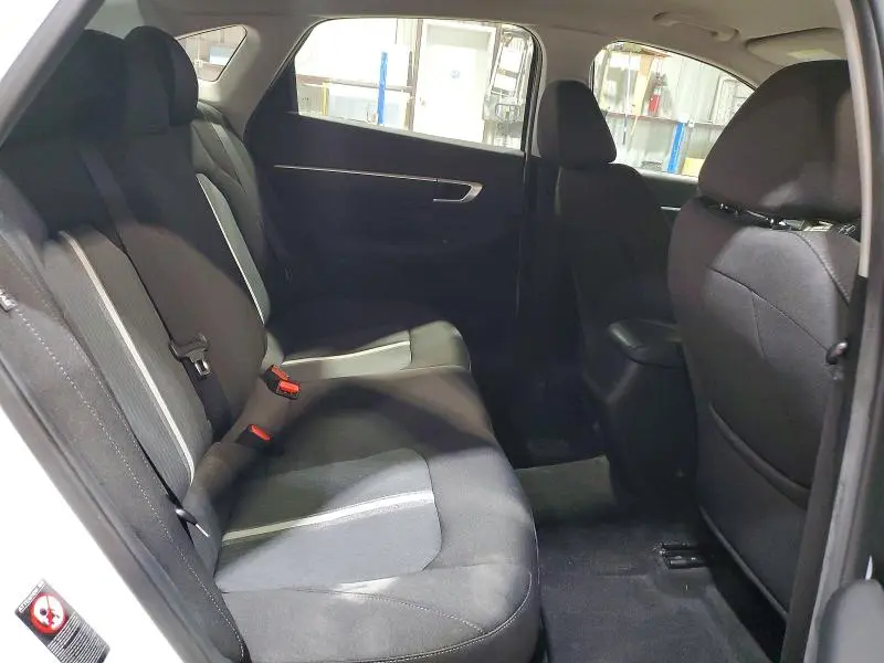 2022 HYUNDAI SONATA SE  