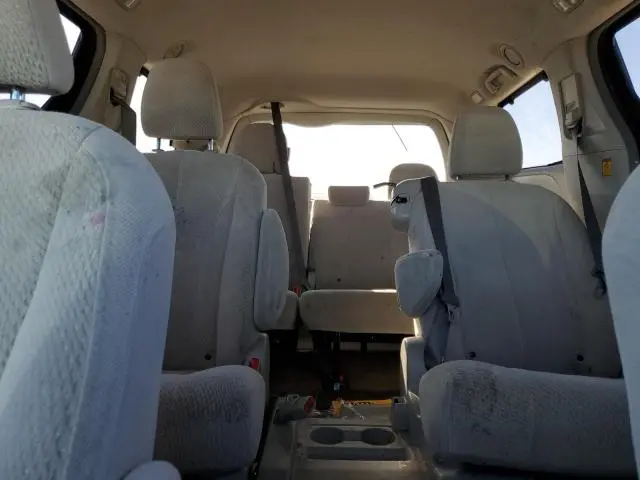 2011 TOYOTA SIENNA LE  