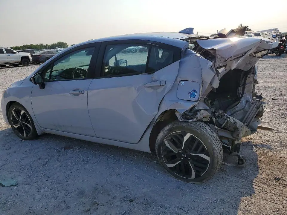 2023 NISSAN VERSA SR  