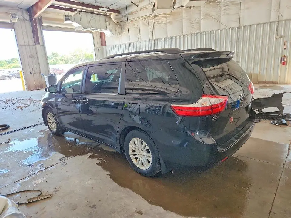 2015 TOYOTA SIENNA XLE 8-PASSENGER  