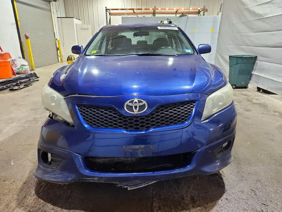 2011 TOYOTA CAMRY SE  