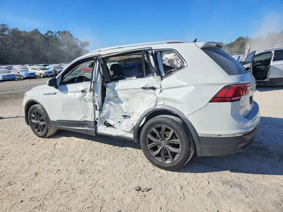 2022 VOLKSWAGEN TIGUAN SE  