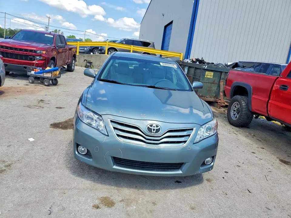 2011 TOYOTA CAMRY XLE  